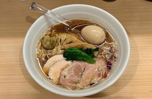 とてもスッキリした貝出汁のラーメン 醤油,ラーメン,拉麺の写真素材