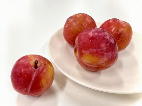 収穫したすもも 01 すもも,李,実の写真素材