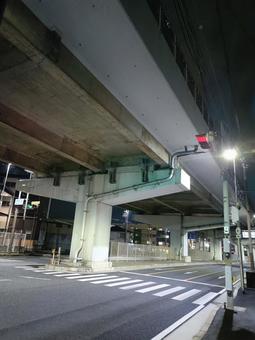 高架下 夜景,夜,高架下の写真素材