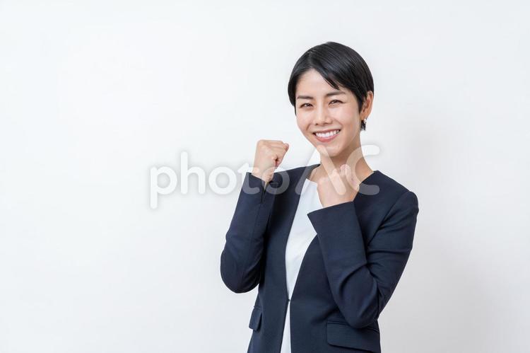 ガッツポーズをするビジネスウーマン。 ガッツポーズ,ビジネスウーマン,女性の写真素材