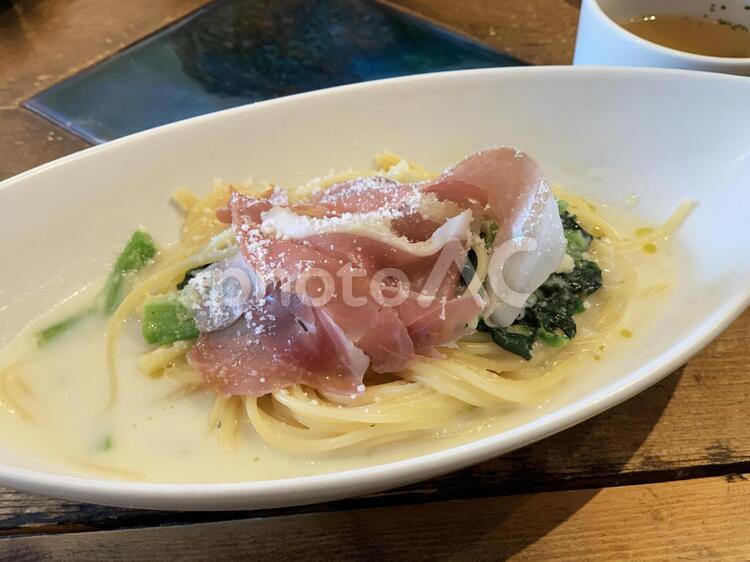 生ハムとほうれん草のクリームスパゲティ スパゲッティ,パスタ,イタリアンの写真素材
