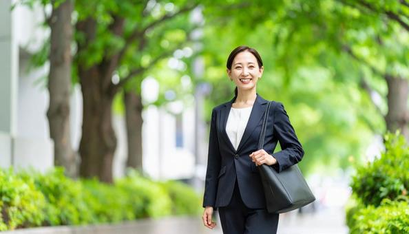 働く女性 働く女性の写真
