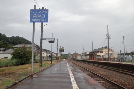 JR高山本線、西富山駅、ホーム jr,jr西日本,高山本線の写真素材