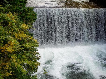 烏川渓谷緑地の滝の写真