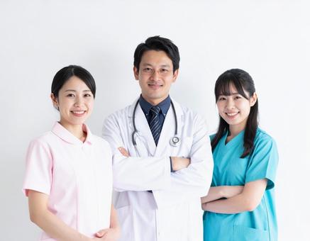 医師・看護師の医療チームのイメージ 医師・看護師の医療チームのイメージの写真