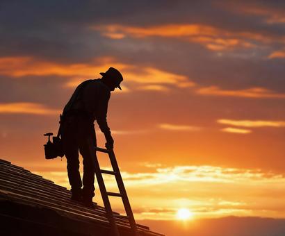 屋根の上で作業する職人の影 屋根の上で作業する職人の影の写真