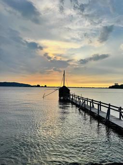 東郷湖の夕焼け 鳥取県湯梨浜町 東郷湖の夕焼け 鳥取県湯梨浜町の写真