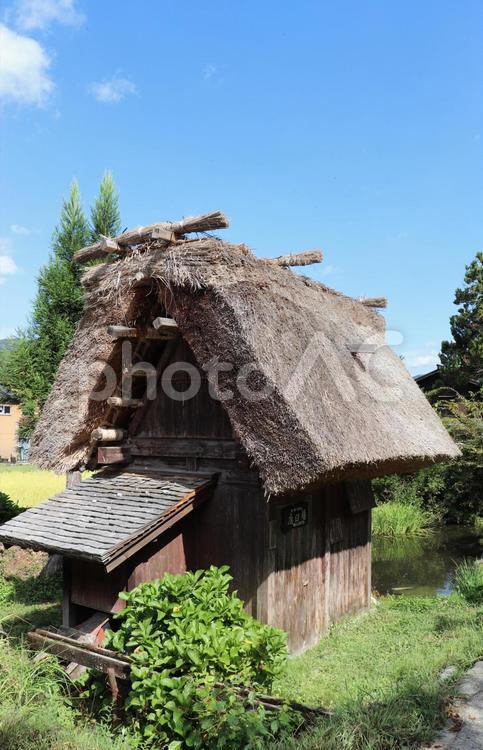 白川郷　合掌造りの小屋 白川郷,合掌造り,茅葺き屋根の写真素材