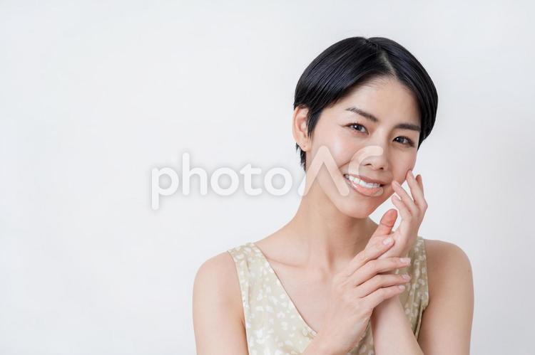 若い女性のスキンケアイメージ 女性,アンチエイジング,30代の写真素材