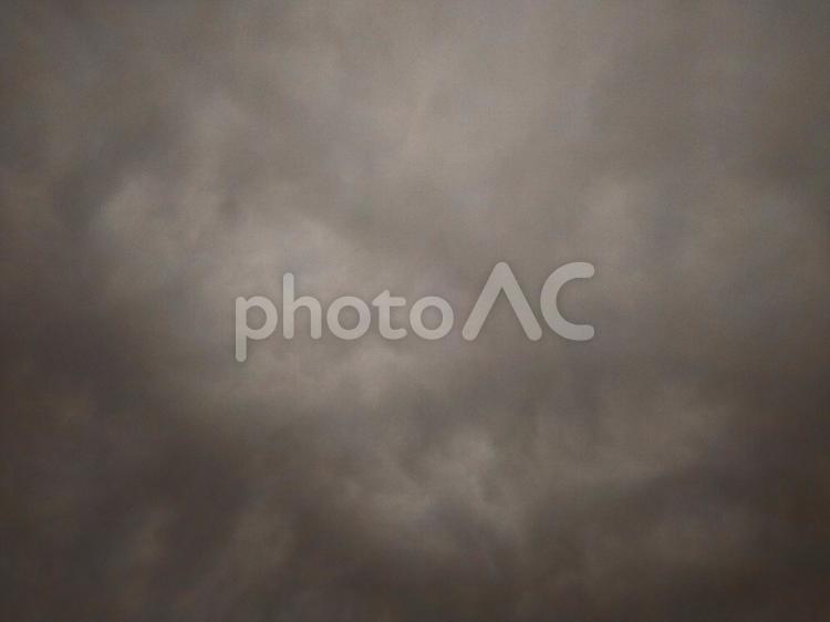 曇り空（梅雨の雨空）② 空,曇天,煙の写真素材