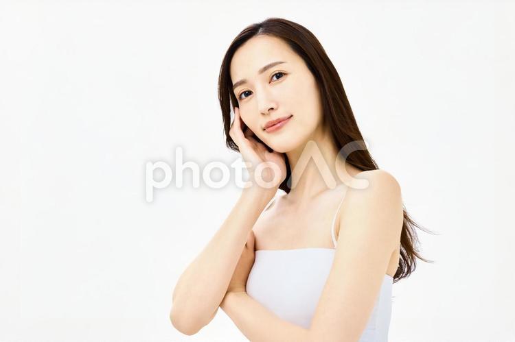 スキンケア　顔を手で触る女性　美容 スキンケア,顔,美容の写真素材