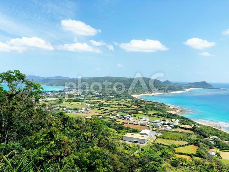奄美大島の眺望・２つの海が見える場所 奄美大島,眺望,眺めの写真素材