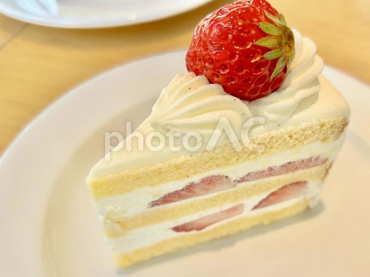 クリーミーないちごのショートケーキ フルーツ,たっぷり,ケーキの写真素材