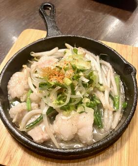 居酒屋のホルモンと野菜の鉄板焼き 居酒屋のホルモンと野菜の鉄板焼き 居酒屋,メニュー,鉄板の写真素材