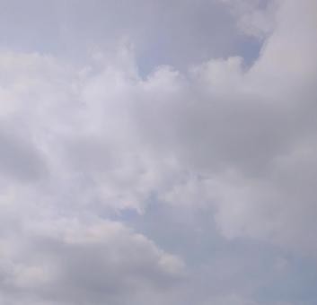 空と光る雲 空と光る雲の写真