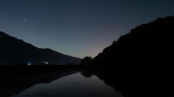 山間に映る星の静寂 山間に映る星の静寂の写真