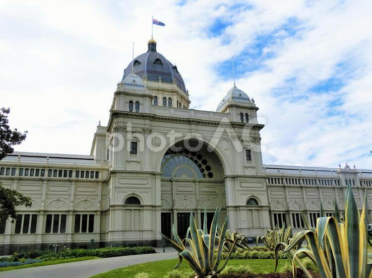 王立展示館【オーストラリア】メルボルン 王立展示館,建物,庭園の写真素材