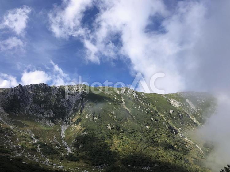 高山と雲 山,自然,景色の写真素材