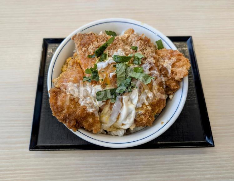 カツ丼大盛り カツ丼,かつ丼,卵とじカツ丼の写真素材