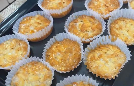 手作りフロランタン工程途中 フロランタン,アーモンド,スライスの写真素材