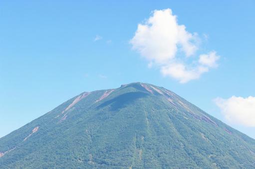 奥日光 青空と男体山のアップ 奥日光 青空と男体山のアップの写真