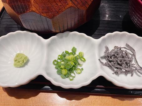 薬味のわさびとネギと昆布 昆布,こんぶ,コンブの写真素材