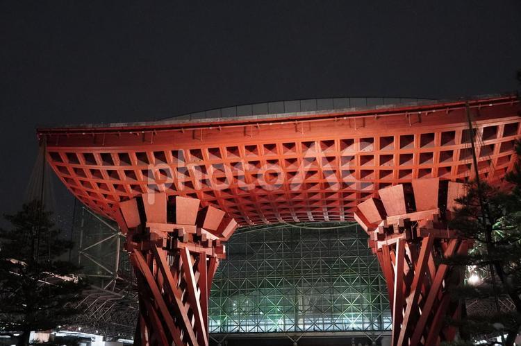 金沢駅　夜のもてなしドーム　観光 もてなしドーム,夜,金沢駅の写真素材