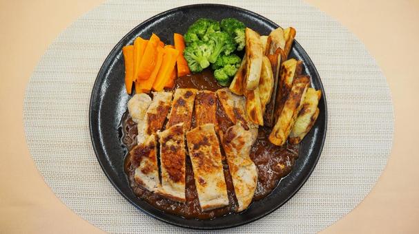 自家製・ポークステーキのカレーソース添え ポークステーキ,カレーソース,自家製の写真素材