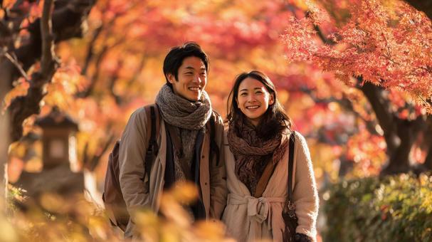 紅葉デートを楽しむカップル 紅葉デートを楽しむカップルの写真