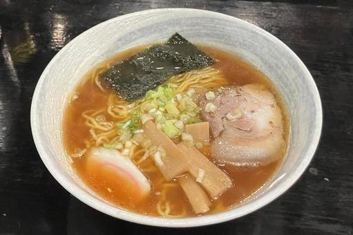醤油ラーメン 醤油ラーメンの写真