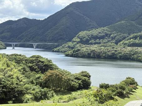 山と湖の風景 山と湖の風景の写真