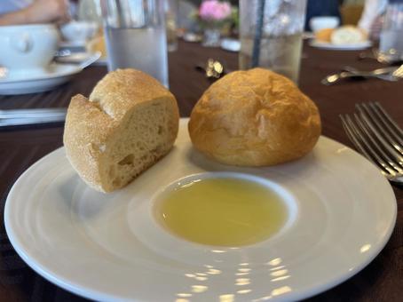 パンとオリーブオイル パンとオリーブオイル パン,オリーブオイル,食べ物の写真素材