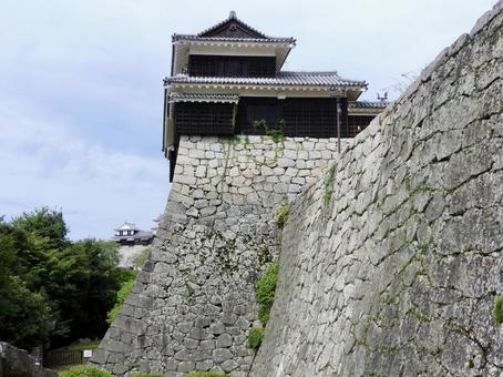 松山城太鼓櫓越しの大天守2 松山城太鼓櫓越しの大天守2 松山城,城郭,城跡の写真素材