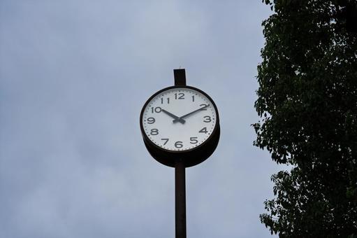 10:10曇 曇り空,10時10分,10:10の写真素材