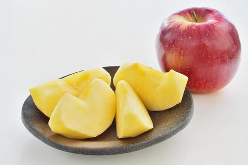 赤リンゴとカットリンゴ② リンゴ,剥きリンゴ,赤リンゴの写真素材