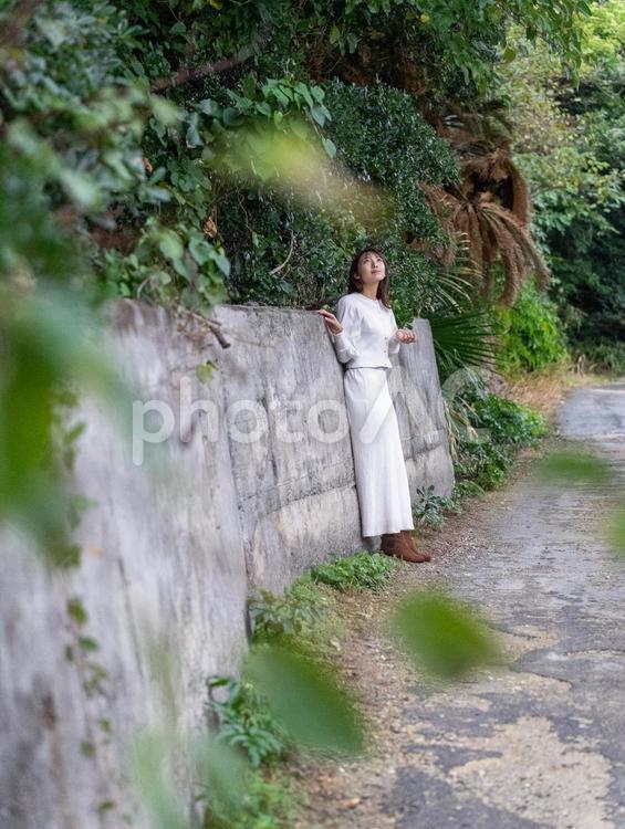 人気の無い道で 落ち着いた,雨,人の写真素材