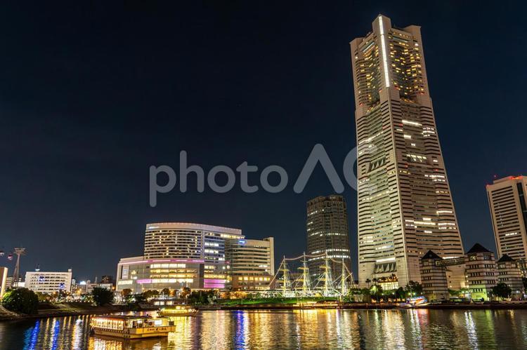 夢幻都市 夜景,みなとみらい,繁華街の写真素材