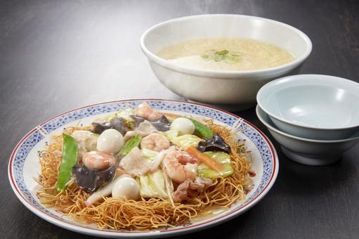皿うどん かきたまスープ 皿うどん かきたまスープ 皿うどん,長崎皿うどん,長崎名物の写真素材