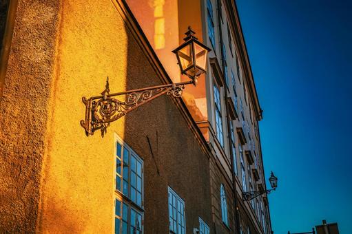 装飾的なランタンと壁のディテール ストックホルム,スウェーデン,ランタンの写真素材