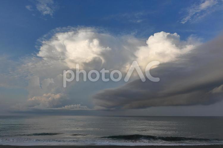 海の上の積乱雲 積乱雲,入道雲,雲の写真素材
