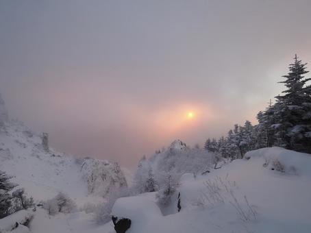 雪景色・冬の浅間山・黒斑山 雪景色・冬の浅間山・黒斑山 浅間山,黒斑山,雪の写真素材