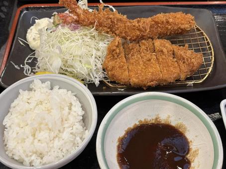 豚カツとエビフライの定食 豚カツ,とんかつ,トンカツの写真素材
