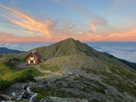 夕暮れの荒川岳 夕暮れの荒川岳 日没,夕暮れ,トワイライトの写真素材