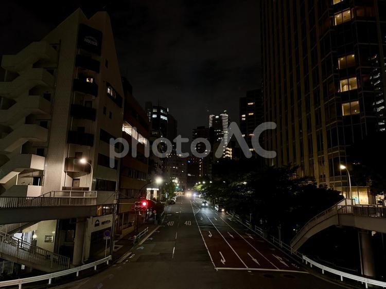 夜の港区の街並み 夜,夜景,街灯の写真素材