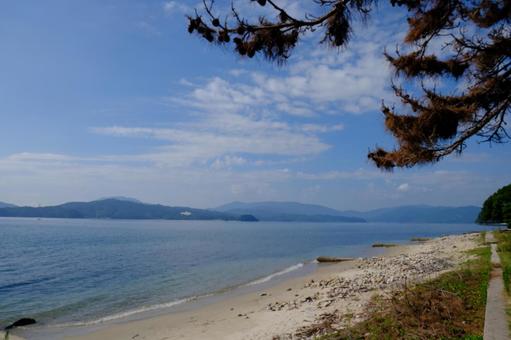 夏に撮影した京都府宮津市の海岸 夏に撮影した京都府宮津市の海岸の写真