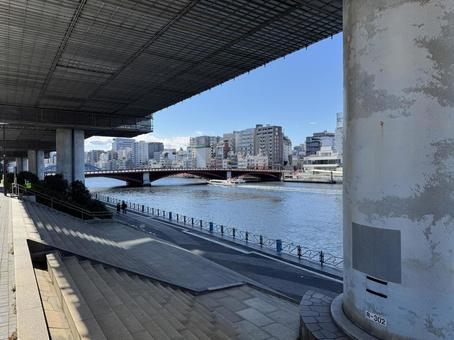 Sumida River, Azumabashi Bridge, and sightseeing boat, JPG