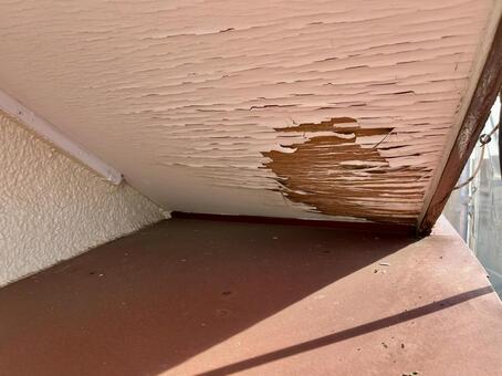 劣化で剥がれた軒⑥ 軒,軒天,軒裏の写真素材