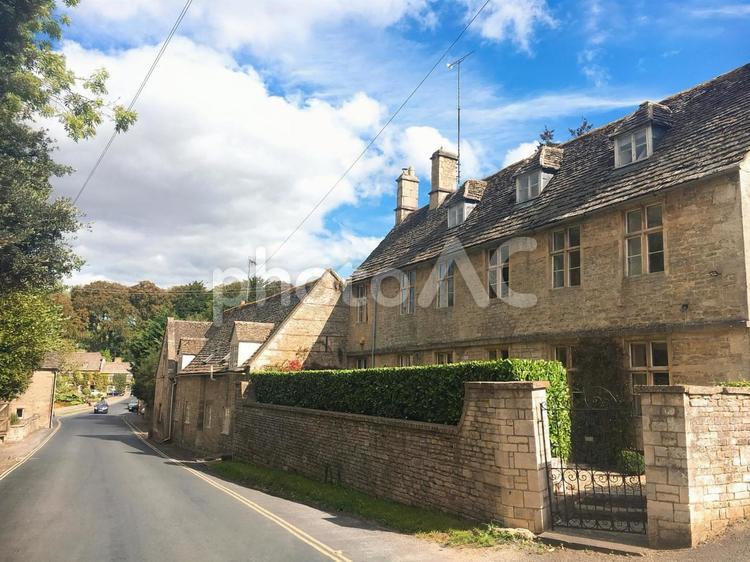 イギリス　コッツウォルズの風景 イギリス,コッツウォルズ,ウィリアムスモリスの写真素材