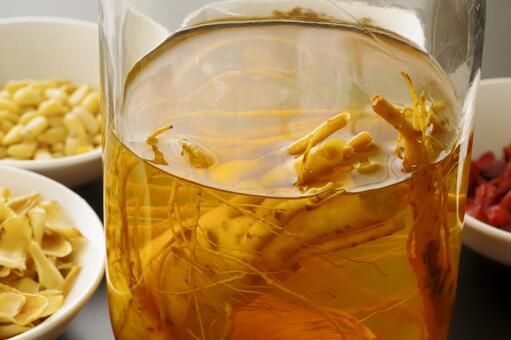 高麗人参の薬用酒と薬膳の食材 薬膳,漢方,和漢の写真素材