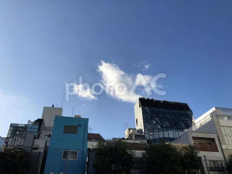 新橋の街並みと空 建物,新橋,ビルの写真素材